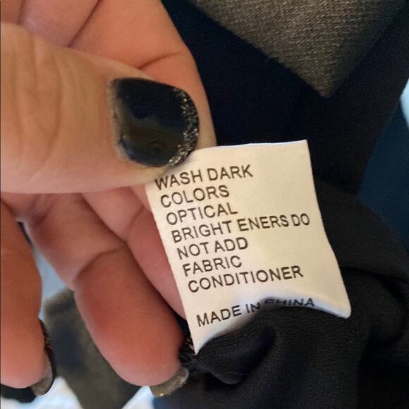 Chic Black Sleeveless Jumpsuit - Picture 6 of 8